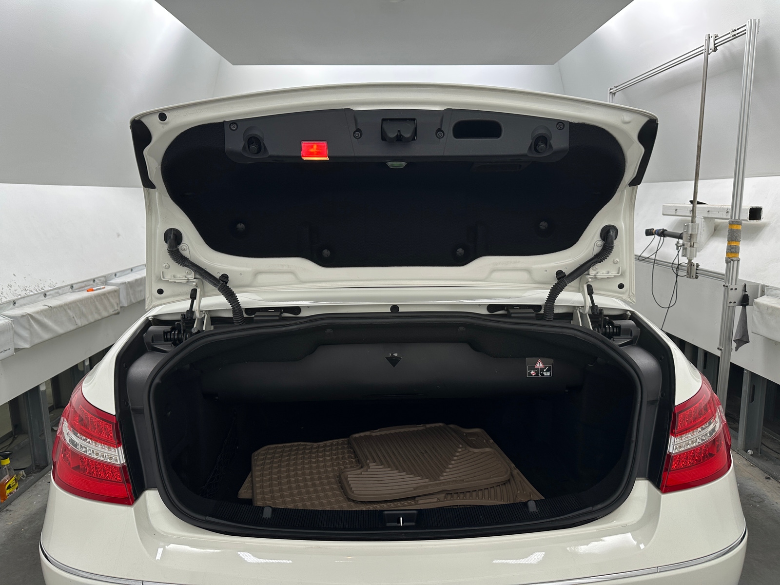 Thumbnail: 2011 Mercedes-Benz E-Class - 7