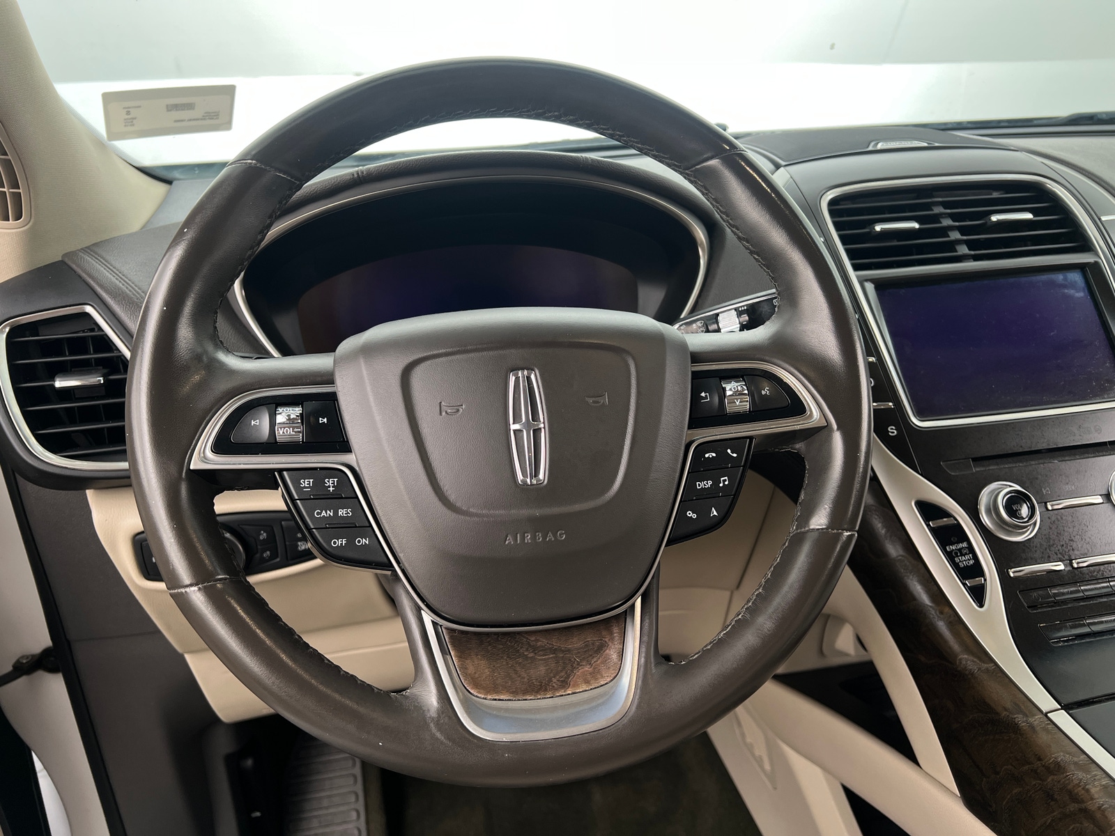Thumbnail: 2019 Lincoln Nautilus - 4