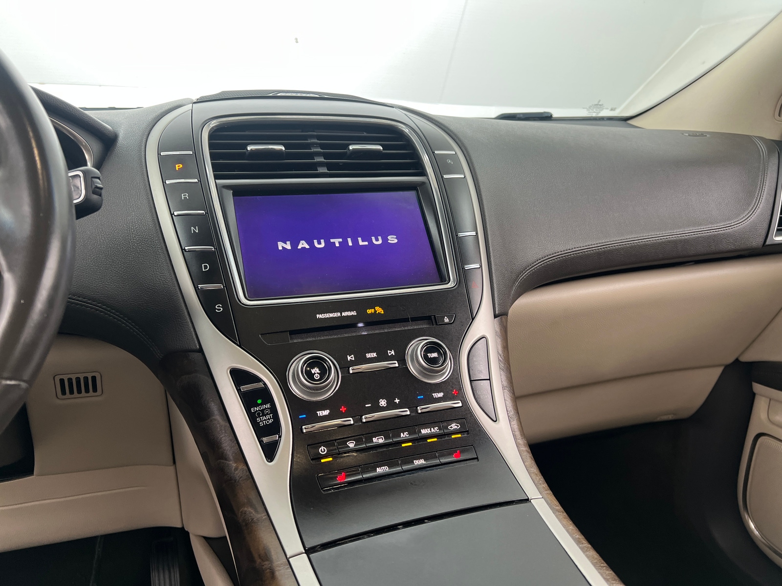 Thumbnail: 2019 Lincoln Nautilus - 3