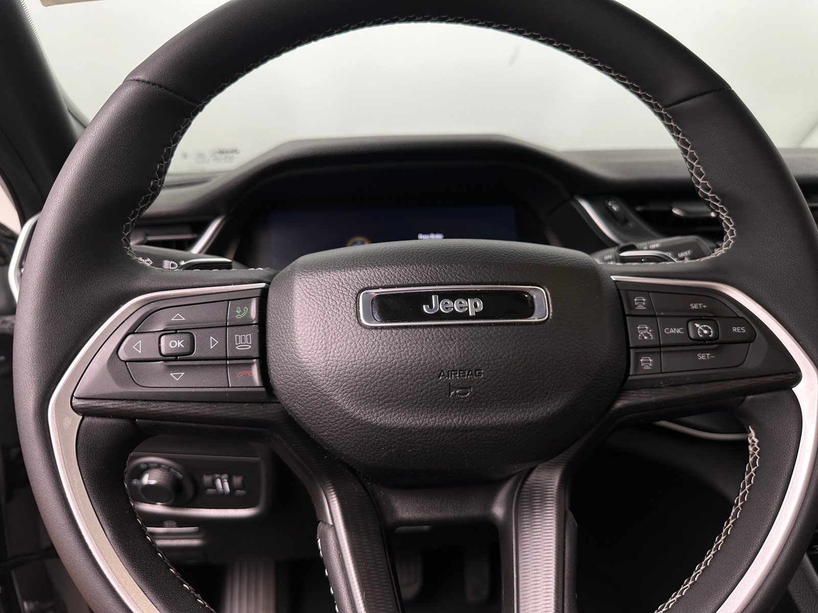 Thumbnail: 2024 Jeep Grand Cherokee - 4