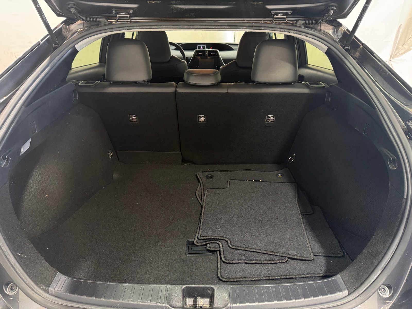 Thumbnail: 2016 Toyota Prius - 7