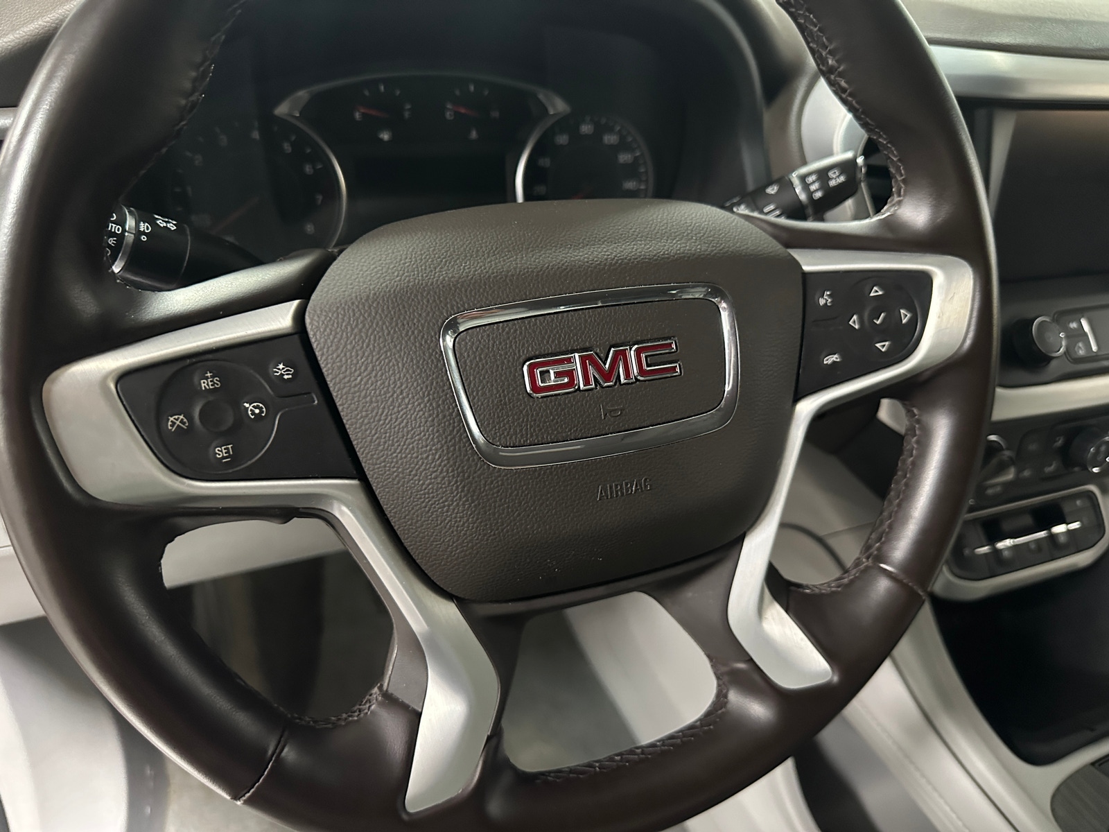 Thumbnail: 2023 GMC Acadia - 4
