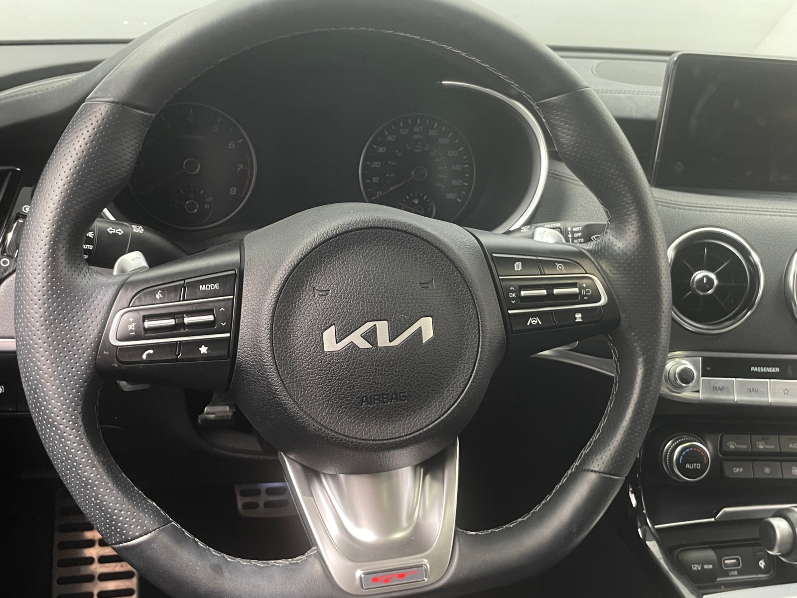 Thumbnail: 2022 Kia Stinger - 4