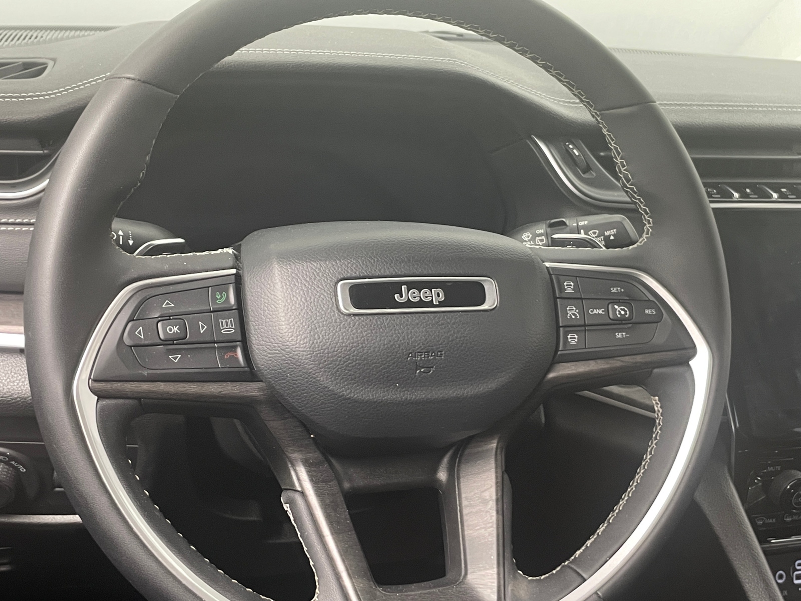 Thumbnail: 2023 Jeep Grand Cherokee - 4