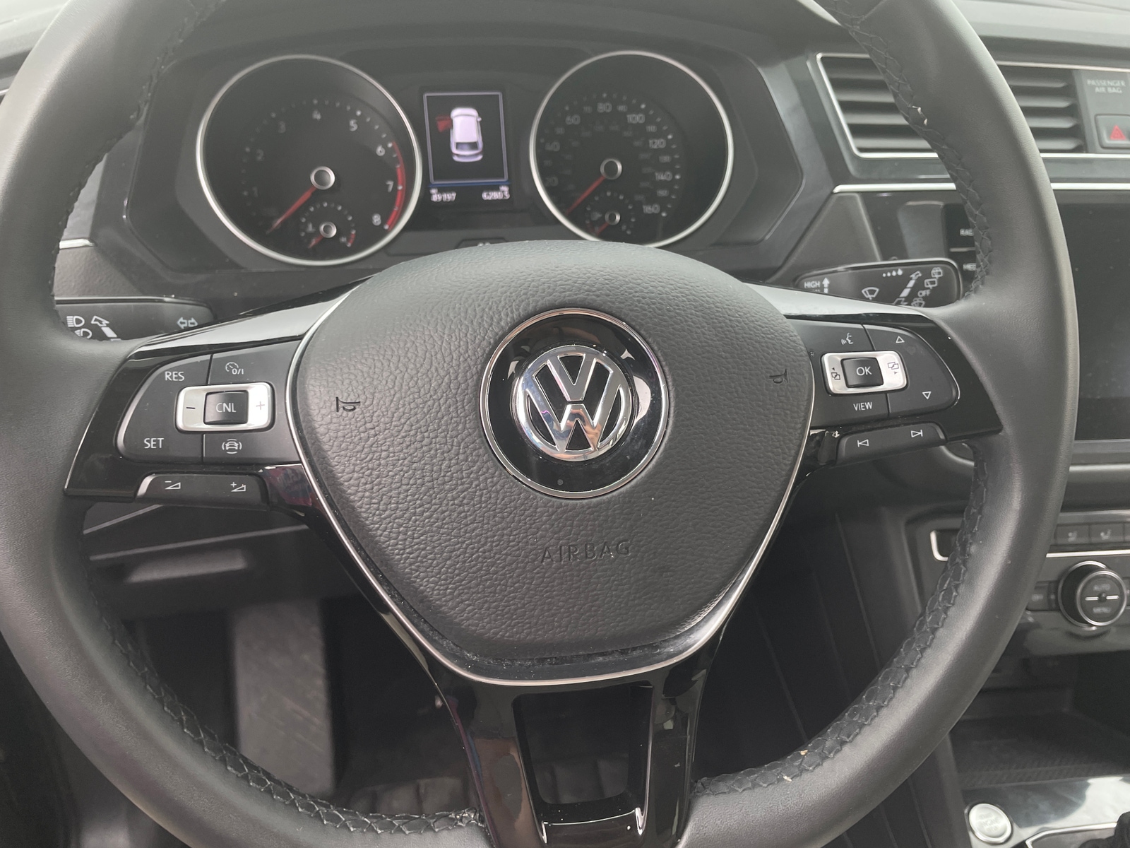 Thumbnail: 2020 Volkswagen Tiguan - 4