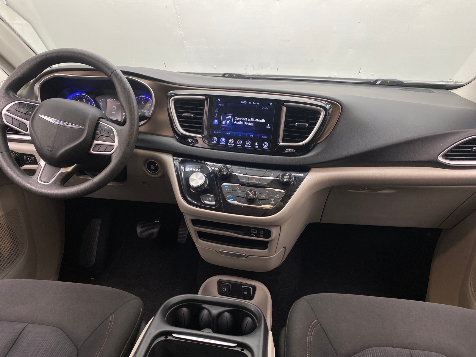 Thumbnail: 2017 Chrysler Pacifica - 3