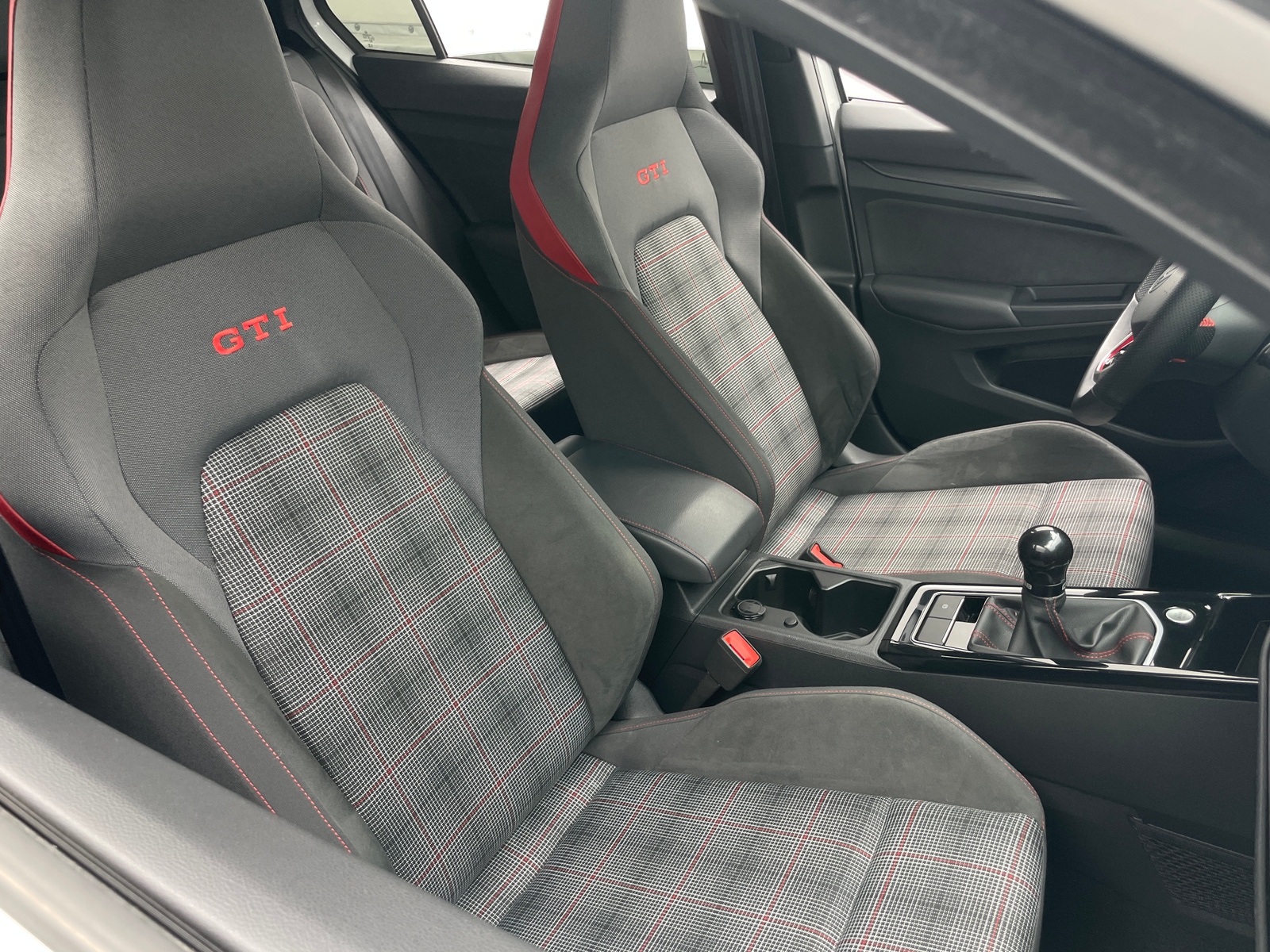 Thumbnail: 2023 Volkswagen Golf - 2