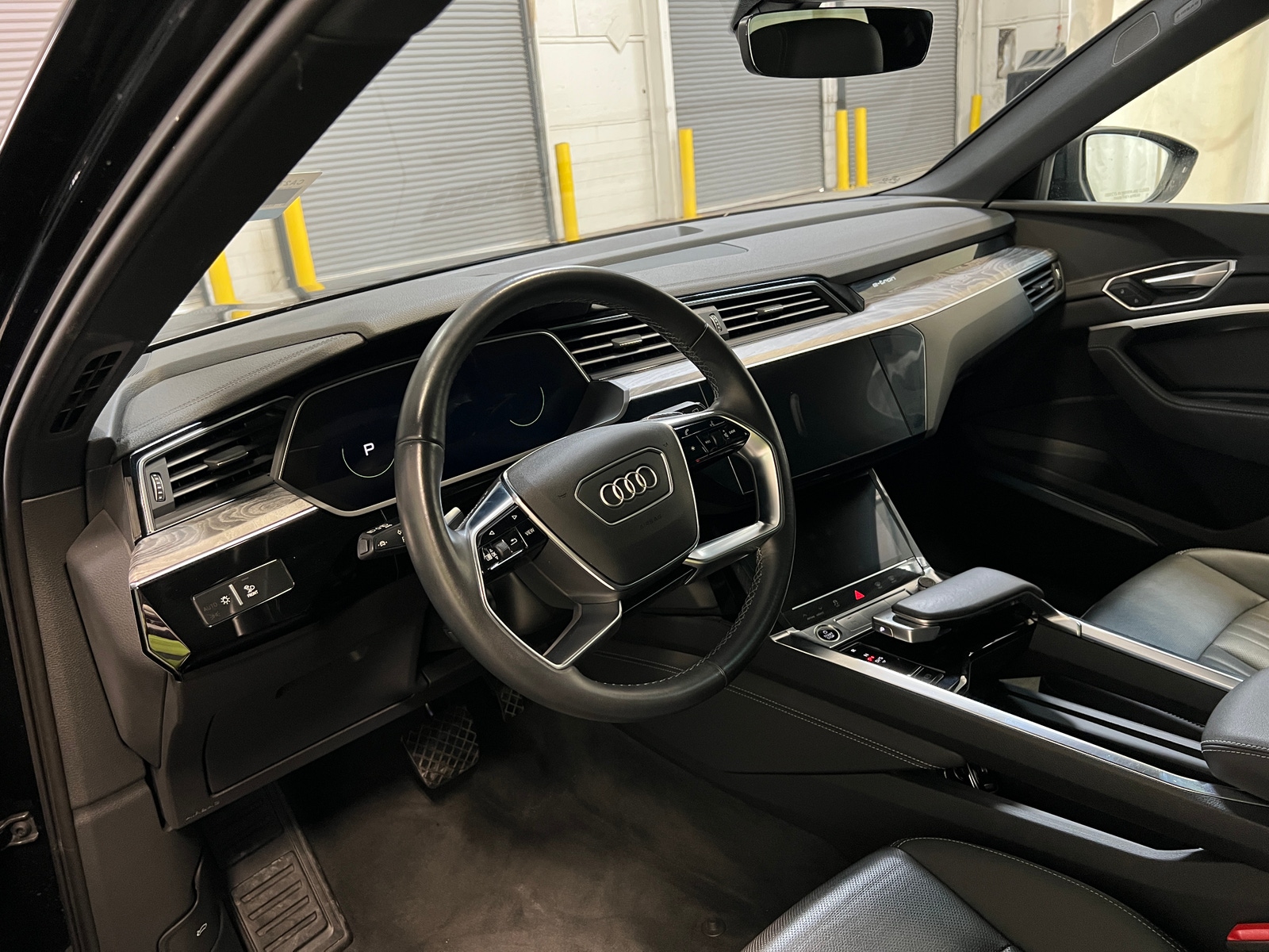 Thumbnail: 2022 Audi e-tron - 2