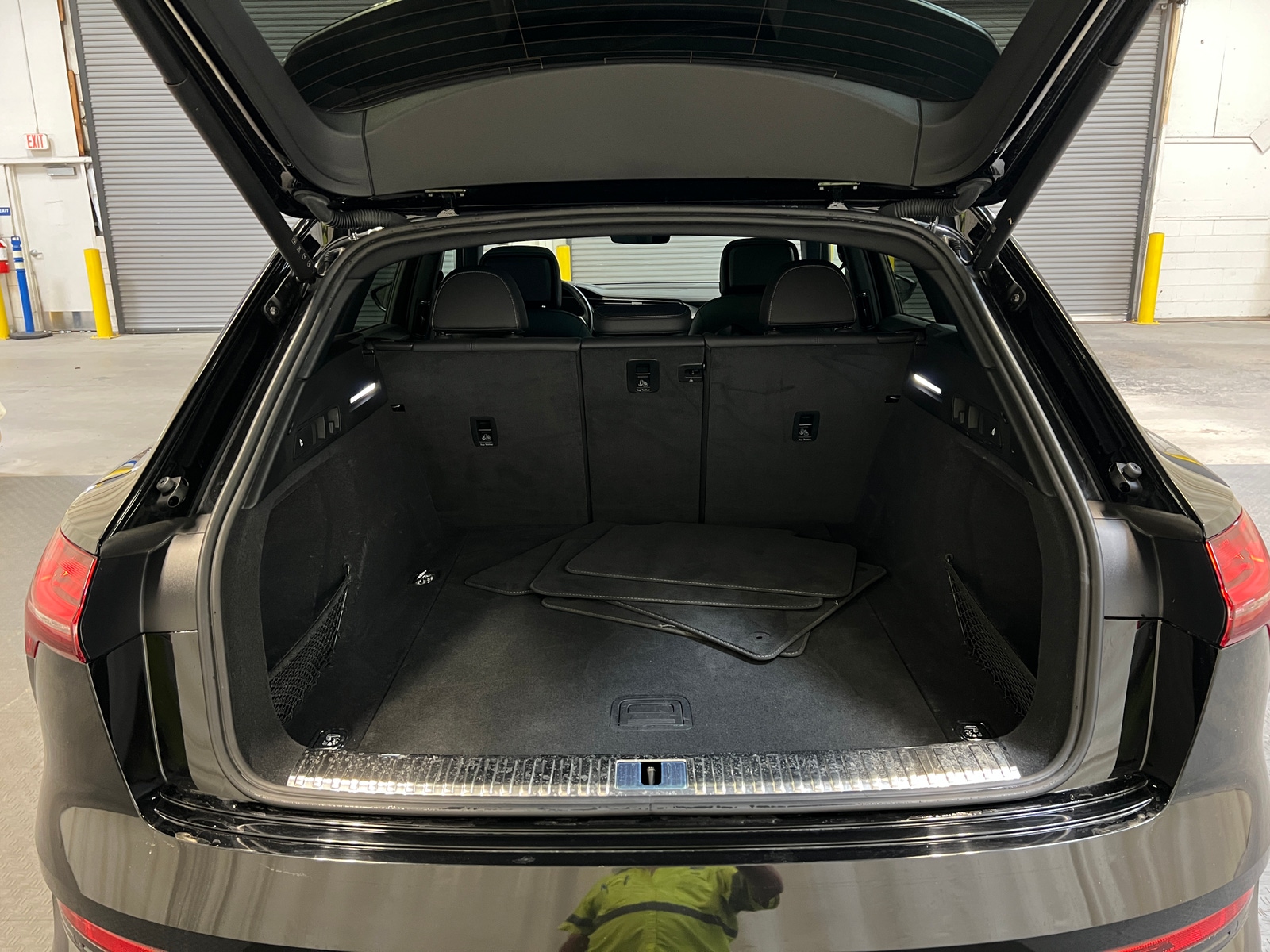 Thumbnail: 2022 Audi e-tron - 6