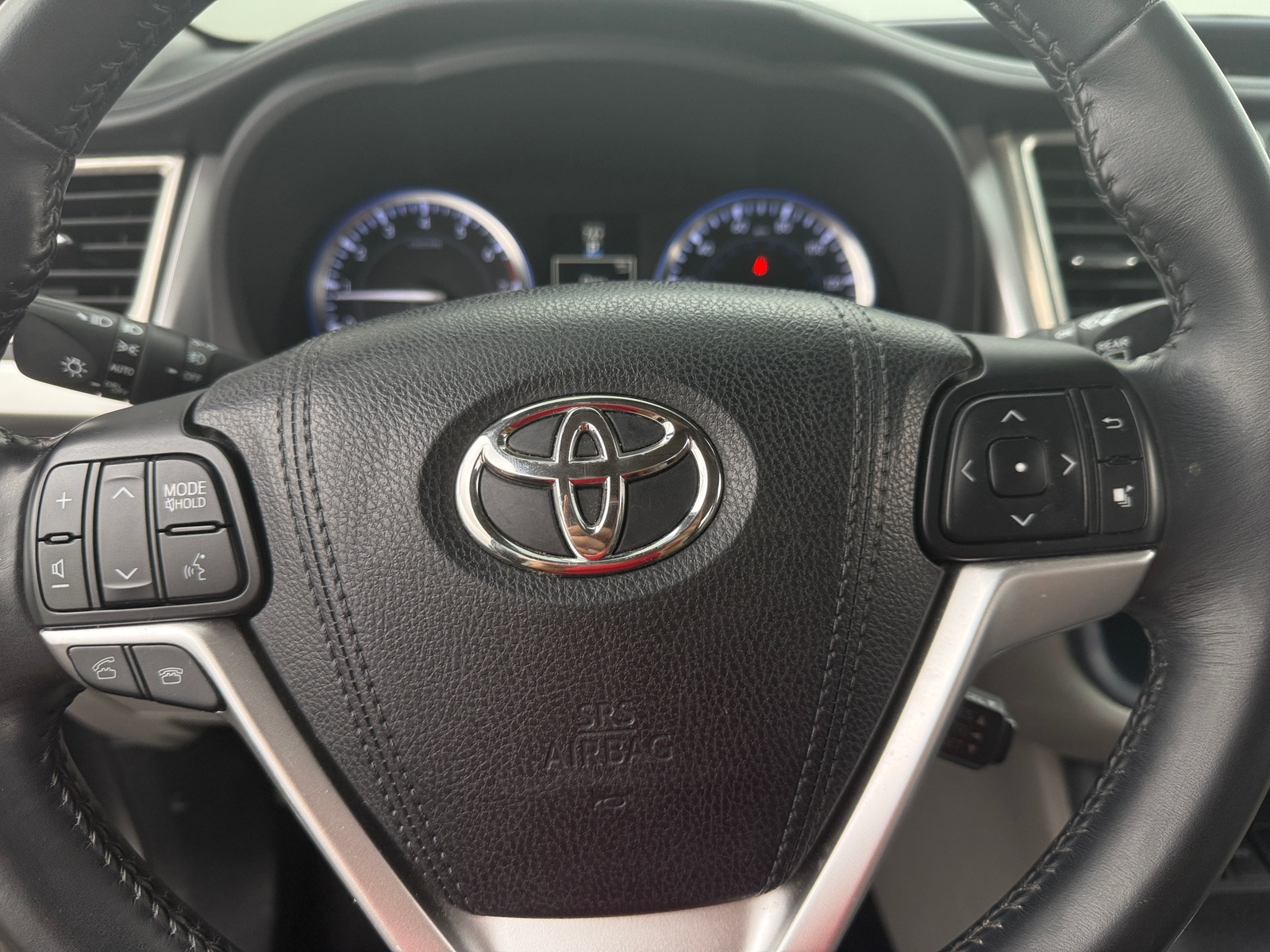 Thumbnail: 2015 Toyota Highlander - 4