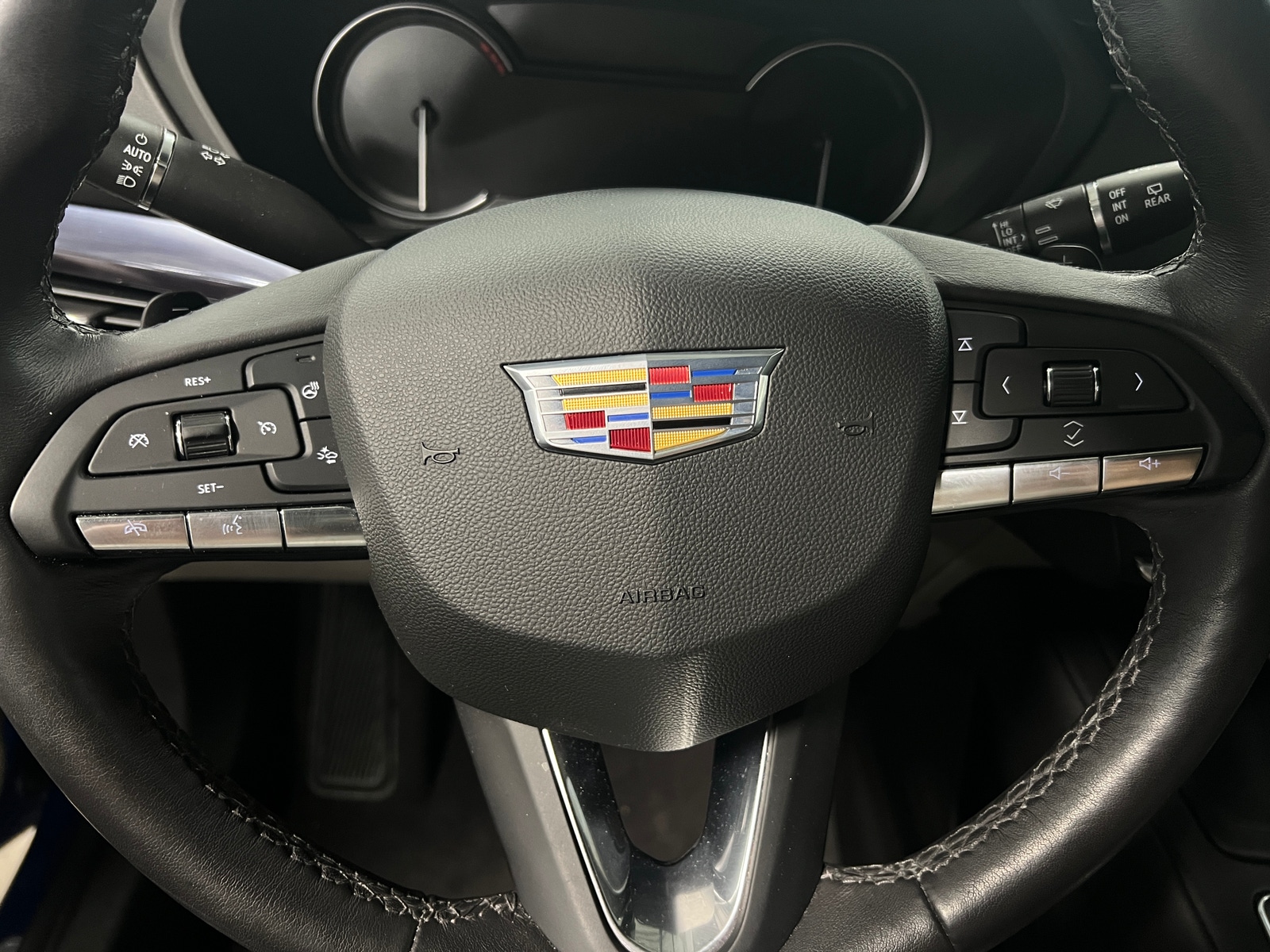 Thumbnail: 2023 Cadillac XT4 - 4