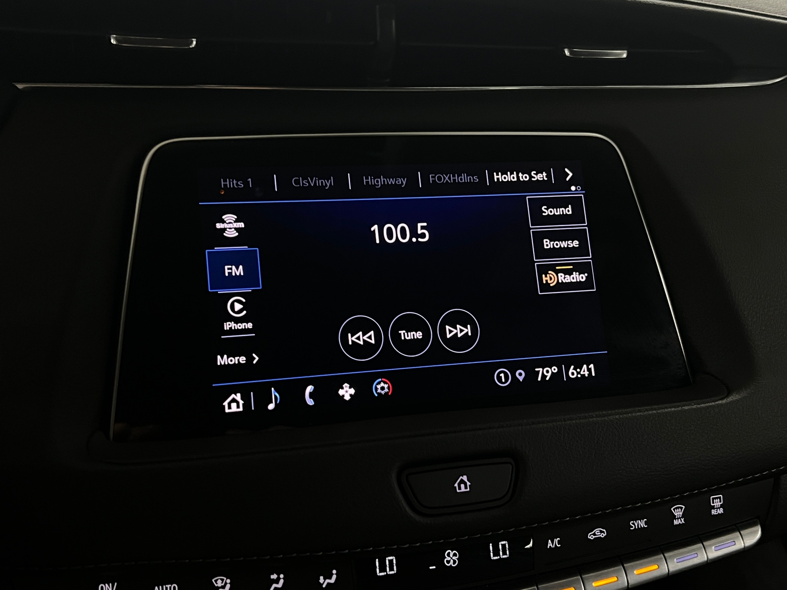 Thumbnail: 2023 Cadillac XT4 - 3