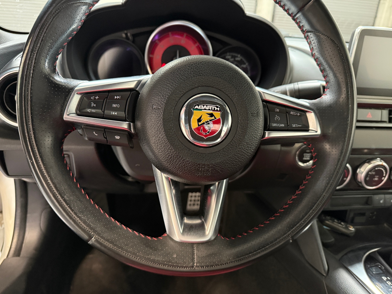 Thumbnail: 2018 Fiat 124 Spider - 4