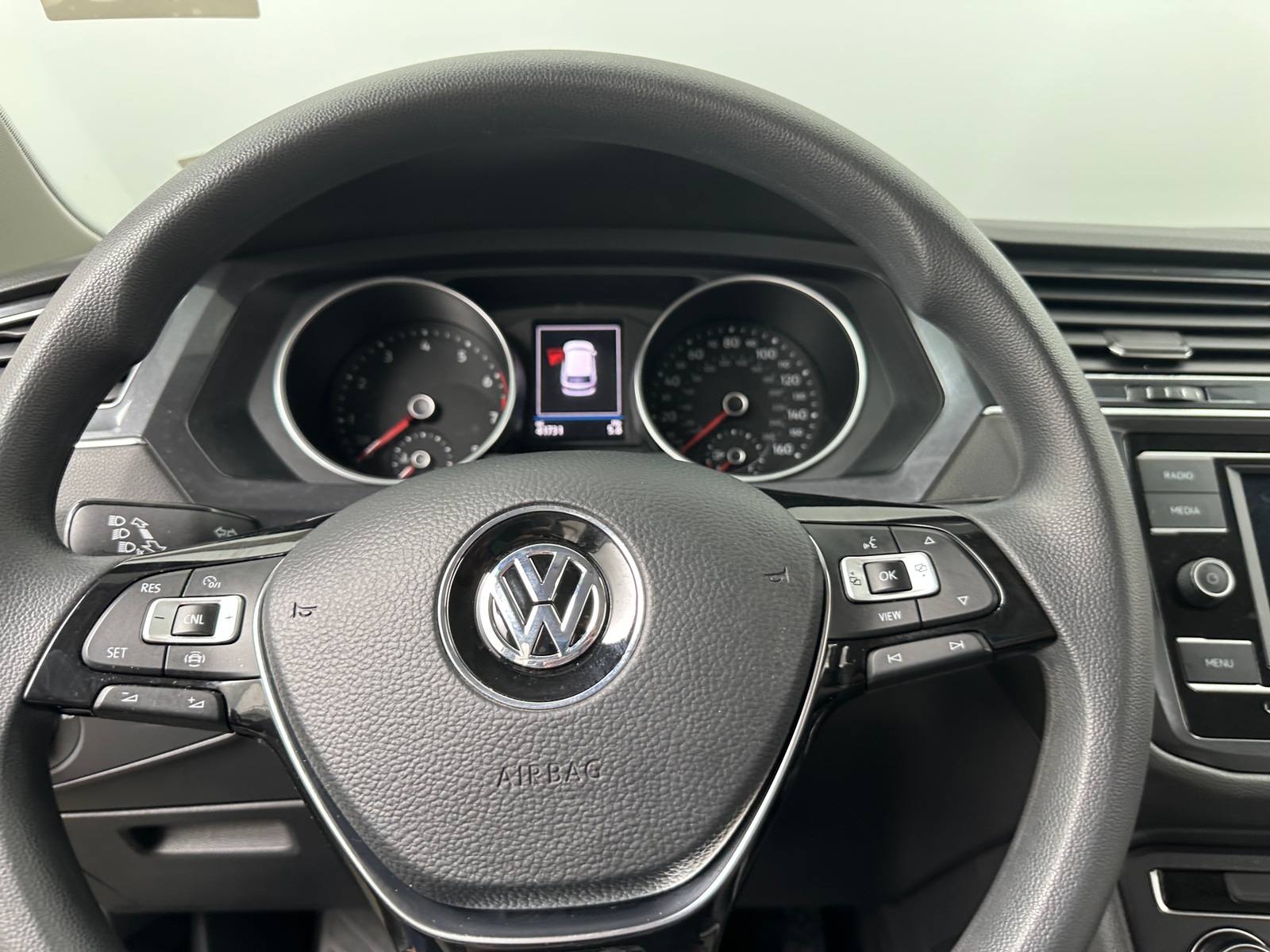 Thumbnail: 2020 Volkswagen Tiguan - 5