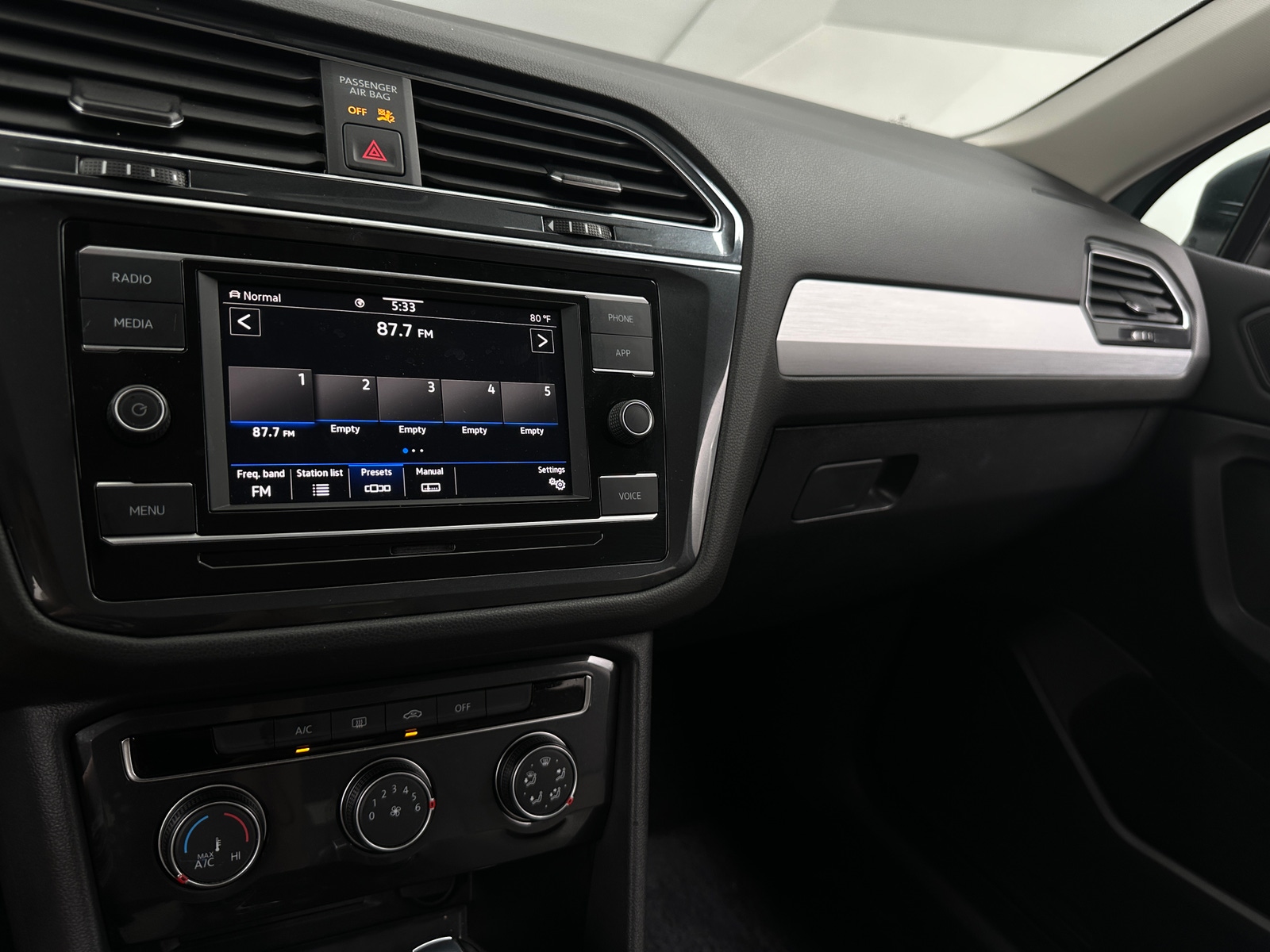 Thumbnail: 2020 Volkswagen Tiguan - 4