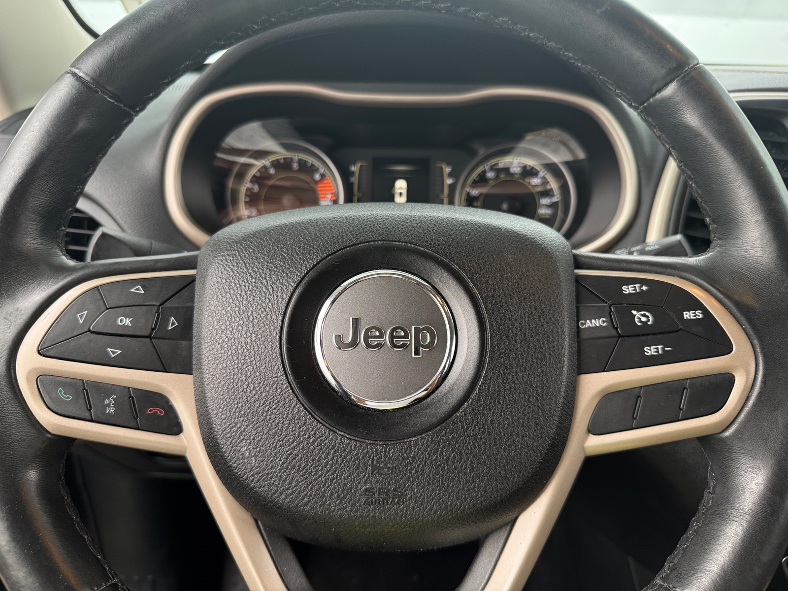 Thumbnail: 2017 Jeep Cherokee - 5