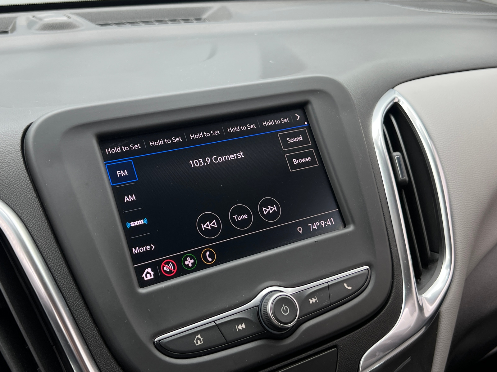 Thumbnail: 2021 Chevrolet Equinox - 4