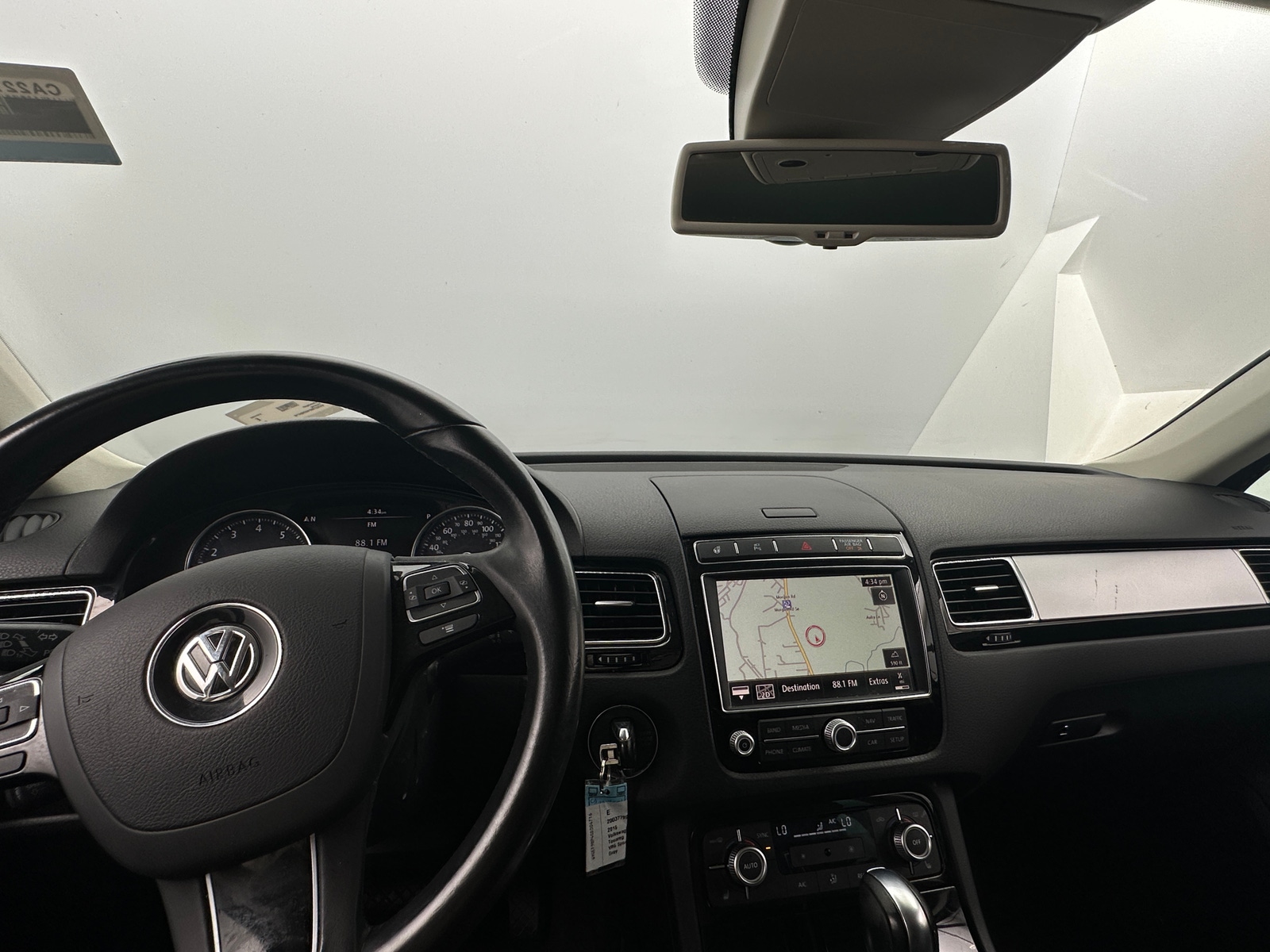 Thumbnail: 2016 Volkswagen Touareg - 3
