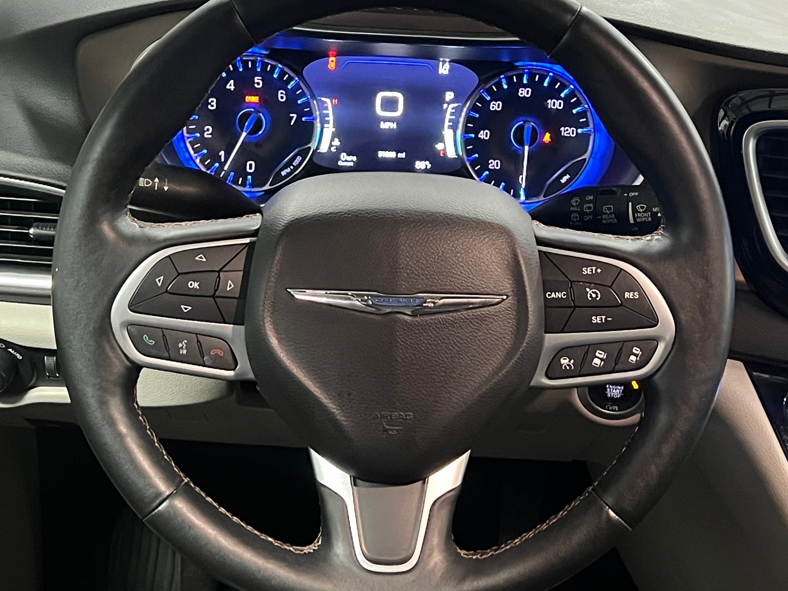 Thumbnail: 2017 Chrysler Pacifica - 4