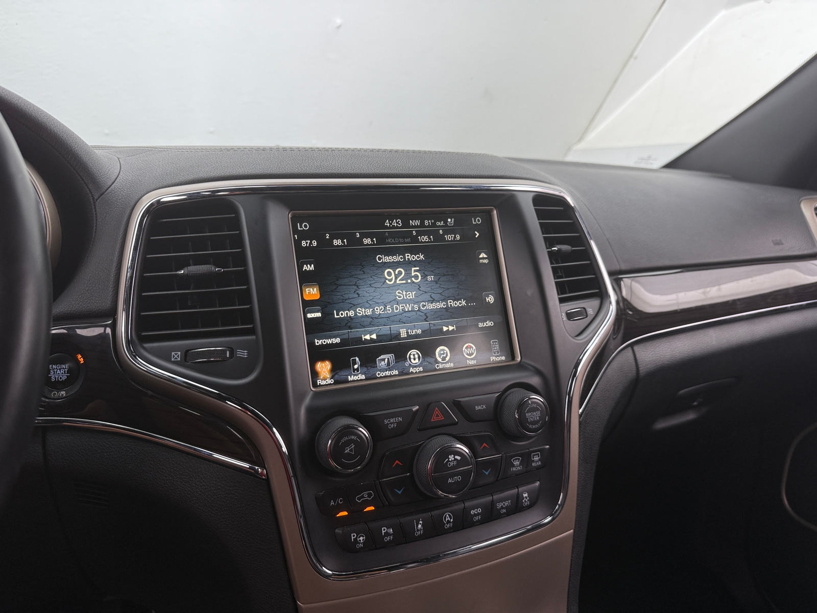 Thumbnail: 2017 Jeep Grand Cherokee - 3