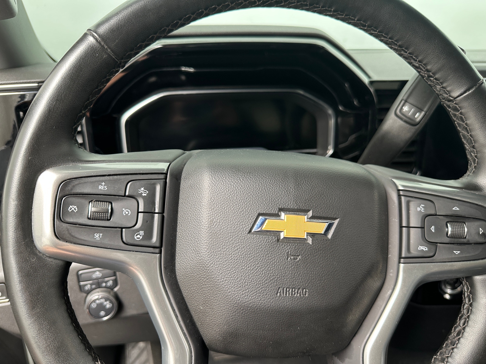 Thumbnail: 2023 Chevrolet Silverado 1500 - 5