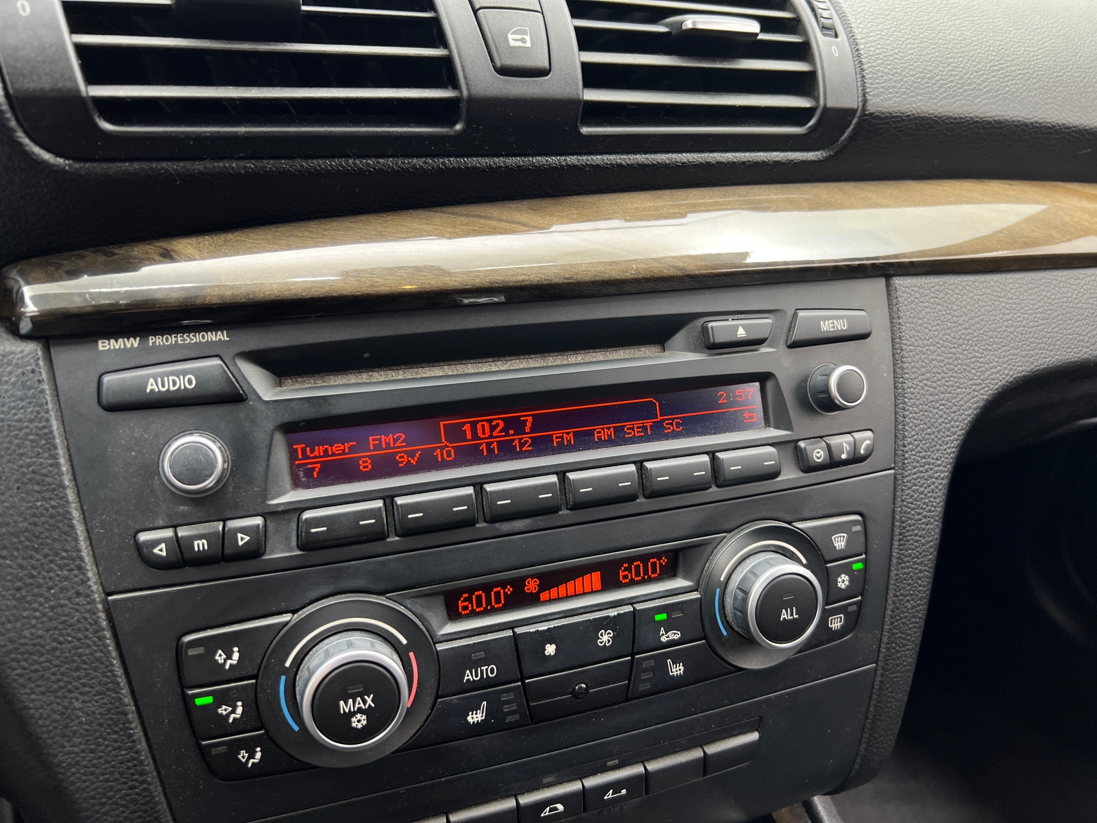 Thumbnail: 2011 BMW 1 Series - 3