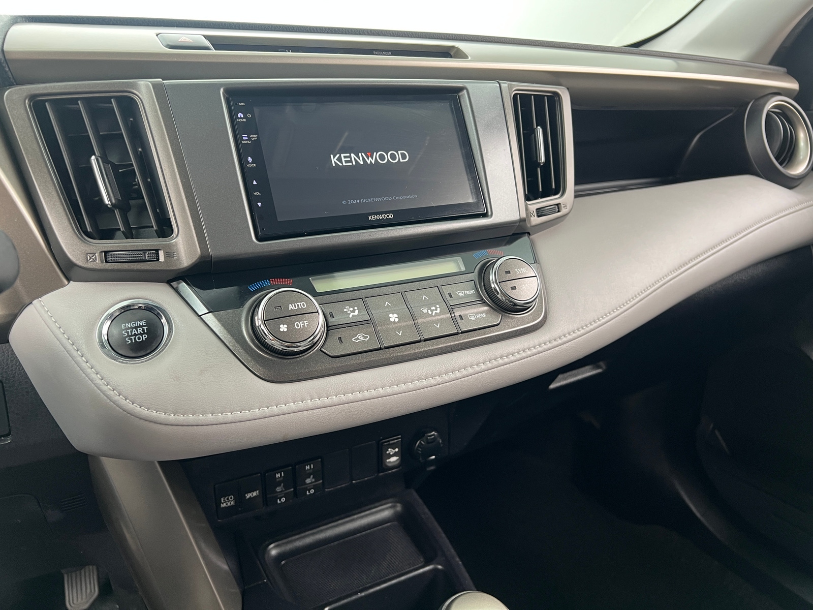 Thumbnail: 2014 Toyota RAV4 - 3