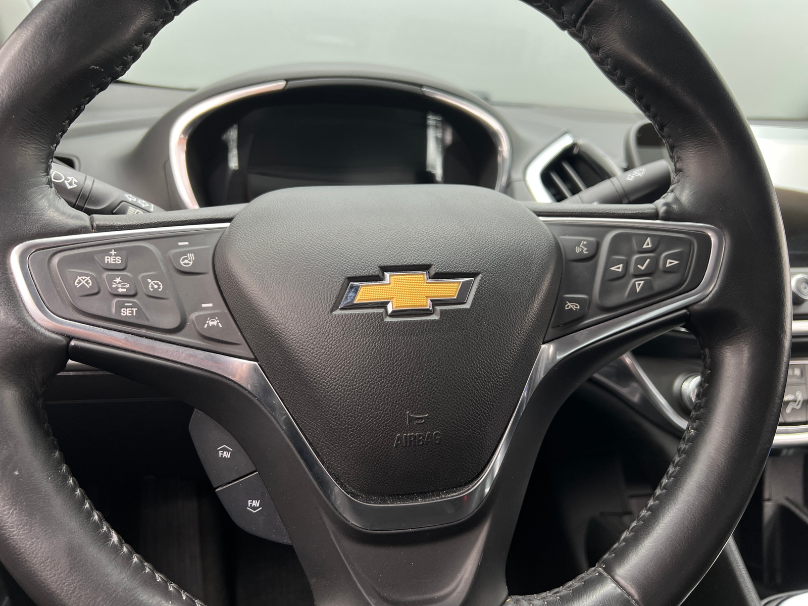 Thumbnail: 2018 Chevrolet Volt - 4
