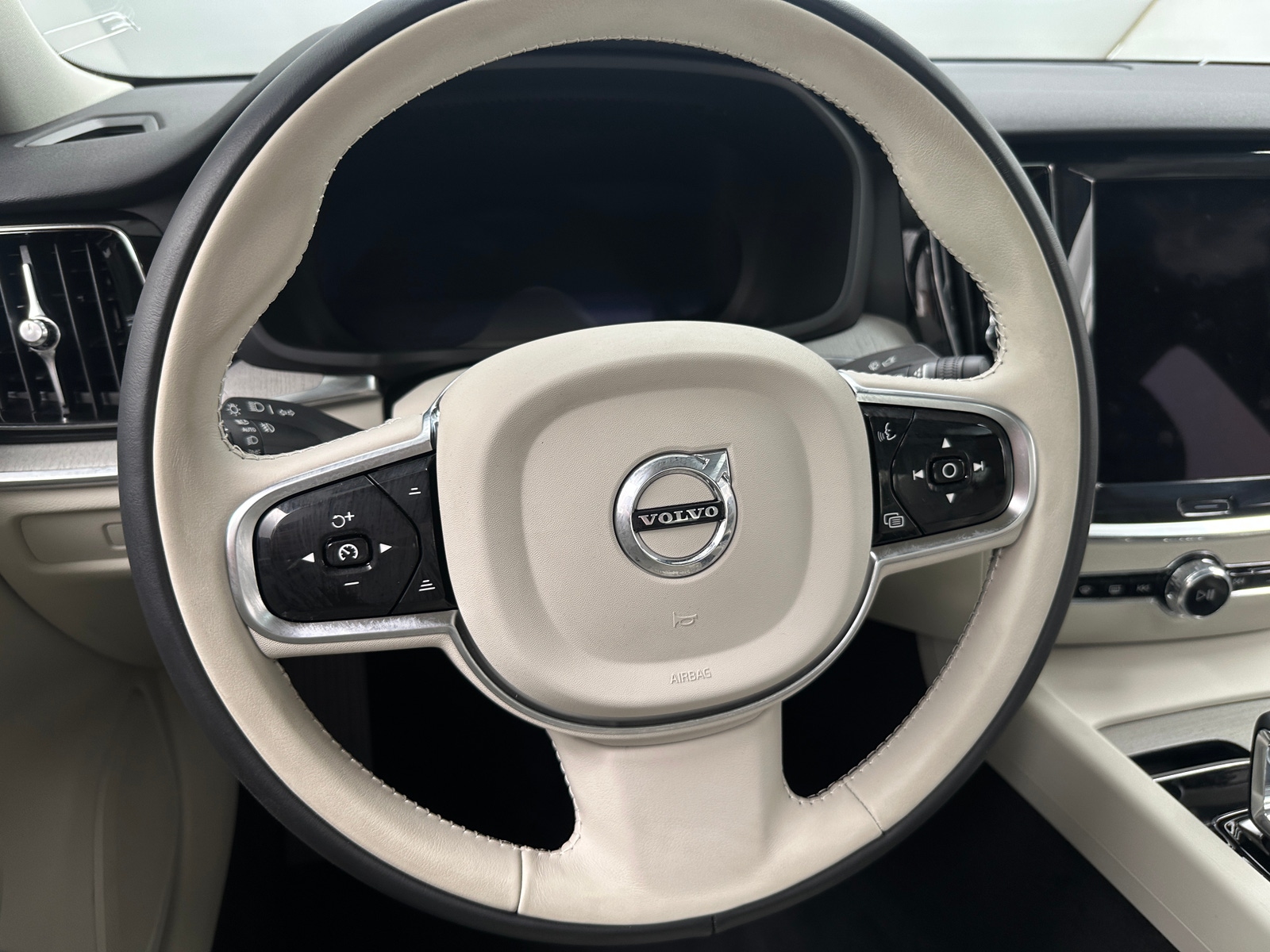Thumbnail: 2024 Volvo S60 - 4