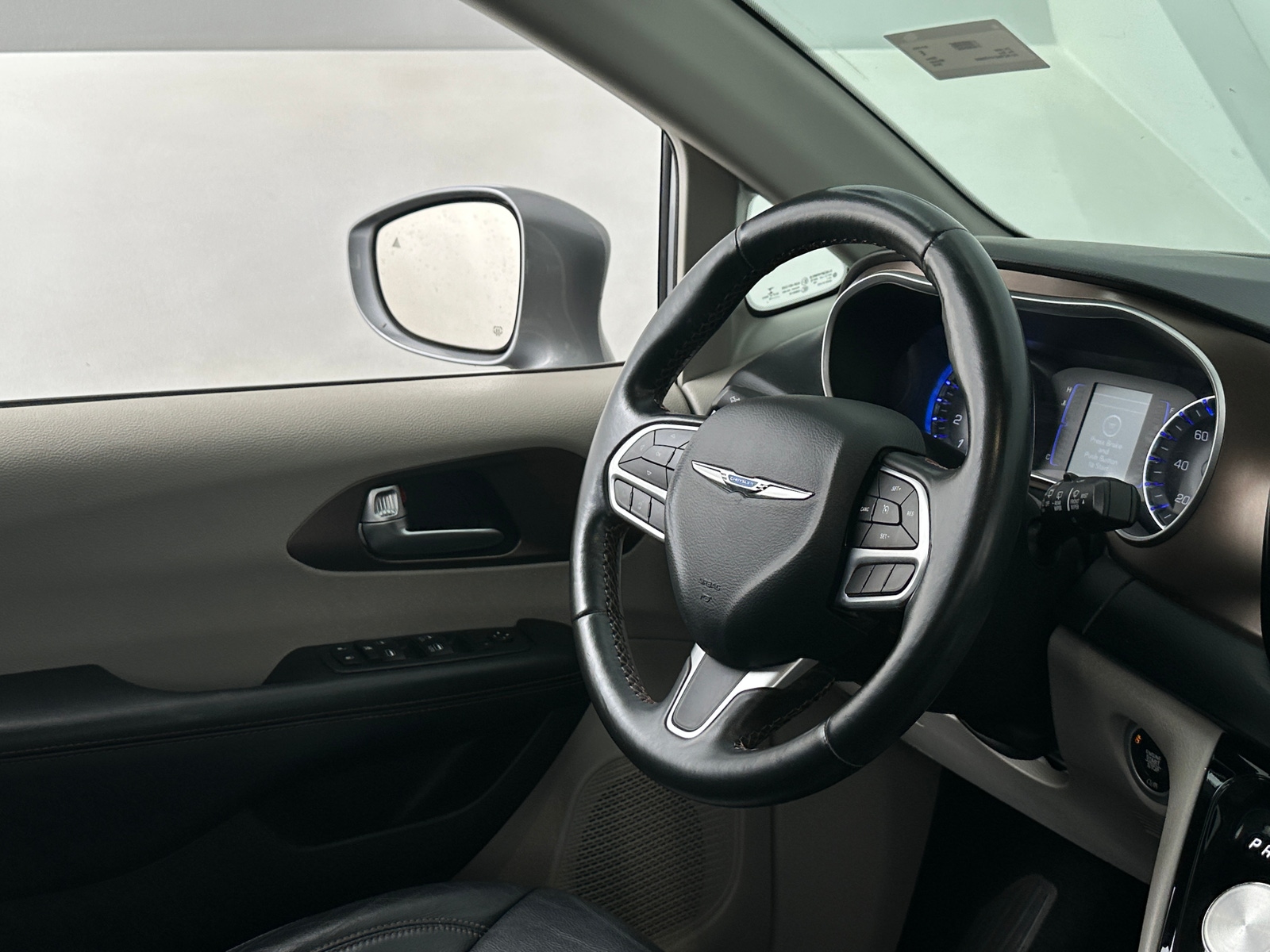 Thumbnail: 2019 Chrysler Pacifica - 4
