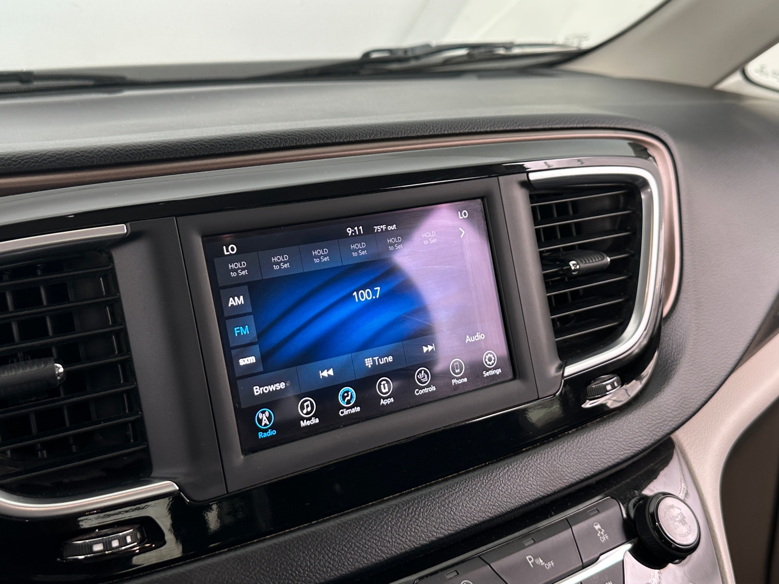 Thumbnail: 2019 Chrysler Pacifica - 3