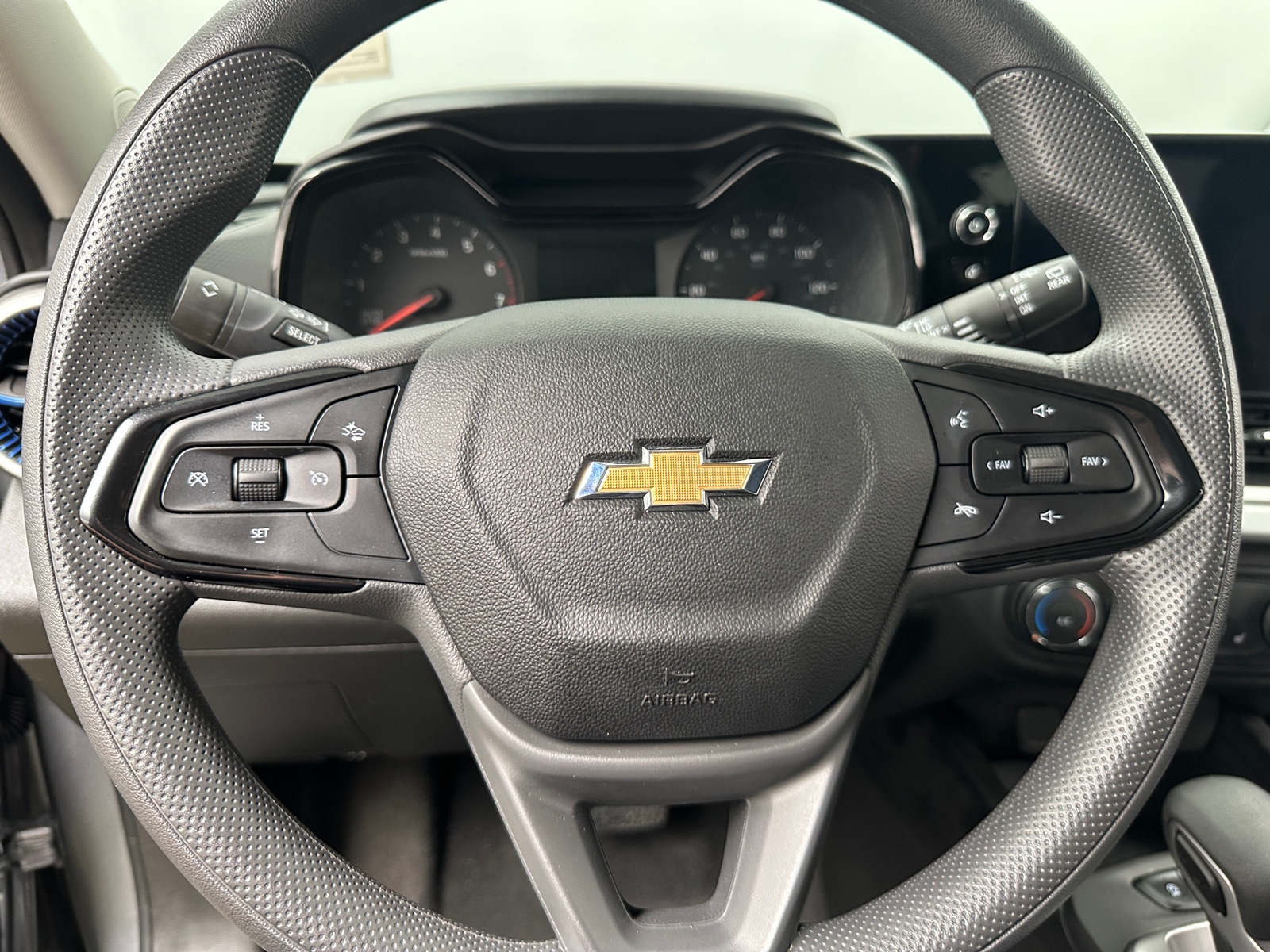 Thumbnail: 2025 Chevrolet Trax - 5