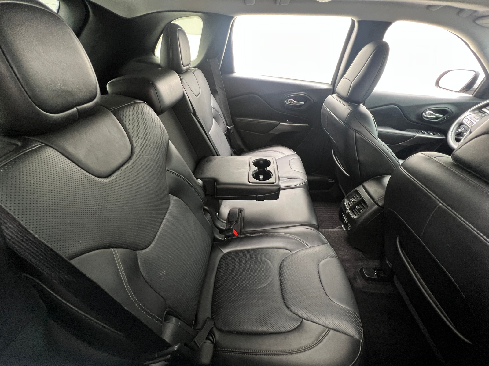 Thumbnail: 2019 Jeep Cherokee - 5