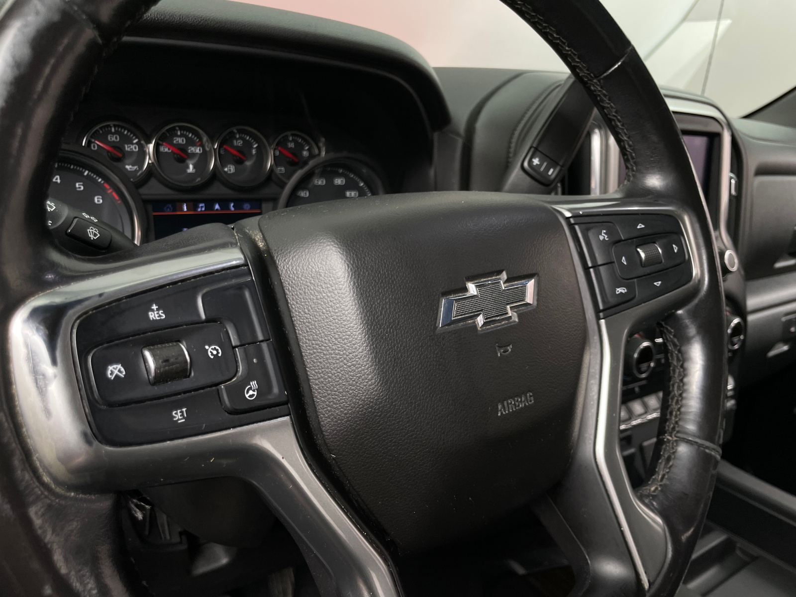 Thumbnail: 2019 Chevrolet Silverado 1500 - 4