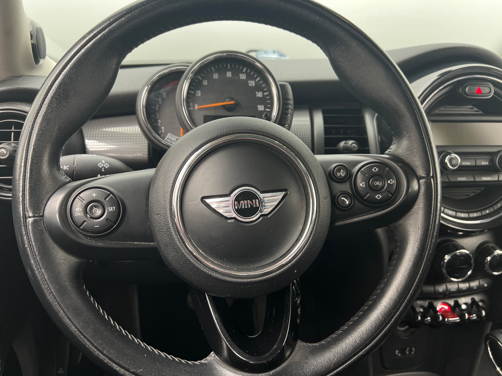 Thumbnail: 2016 MINI Cooper Hardtop - 4