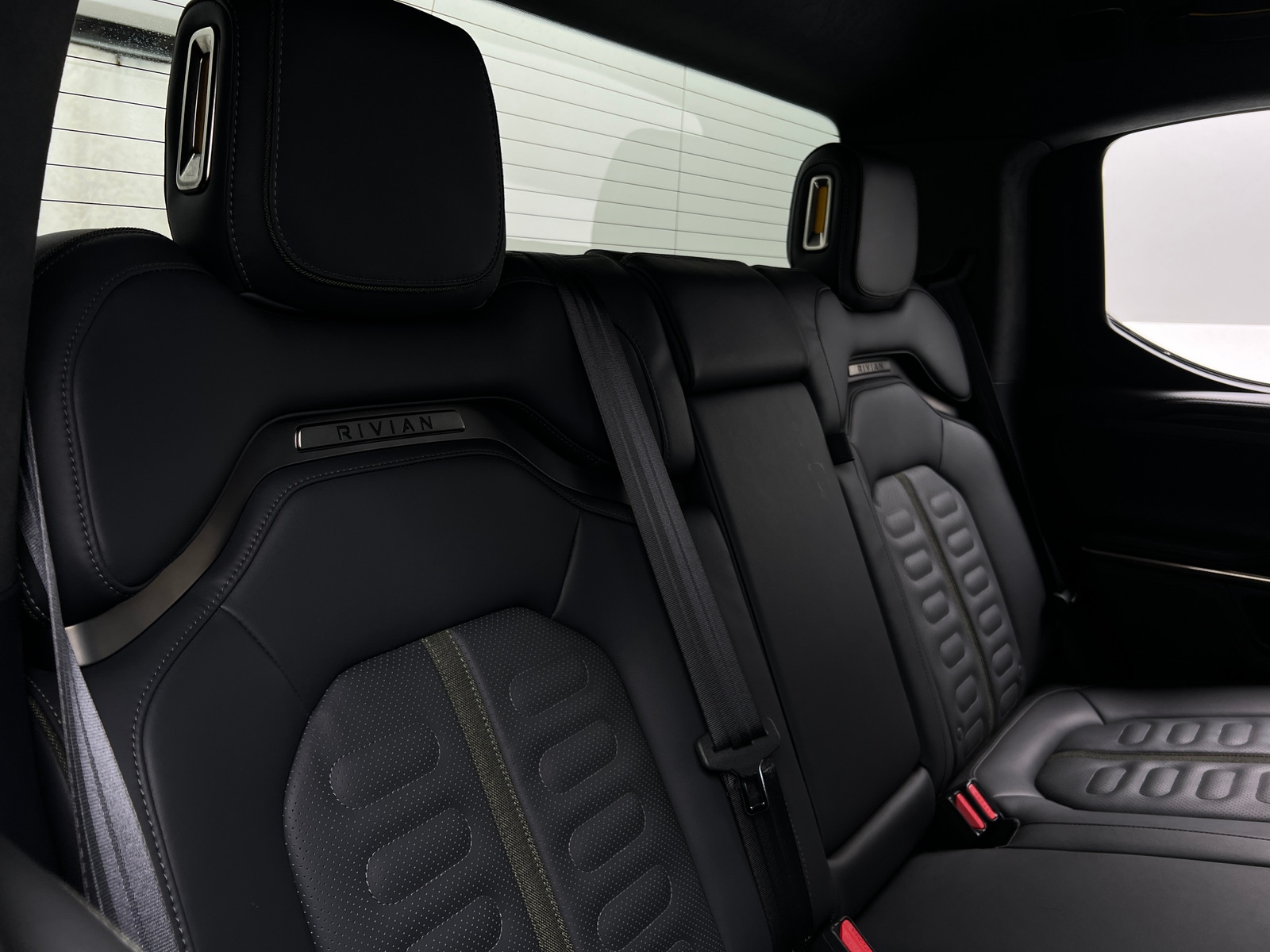 Thumbnail: 2022 Rivian R1T - 5
