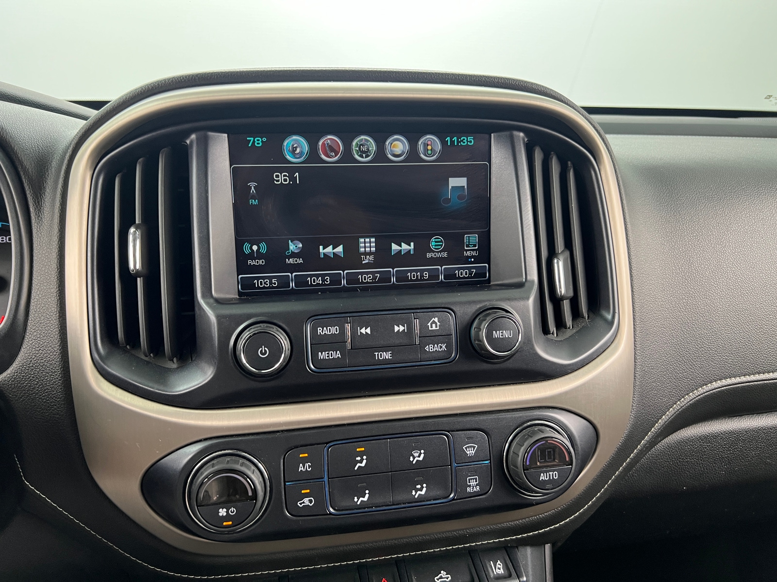 Thumbnail: 2017 GMC Canyon - 3