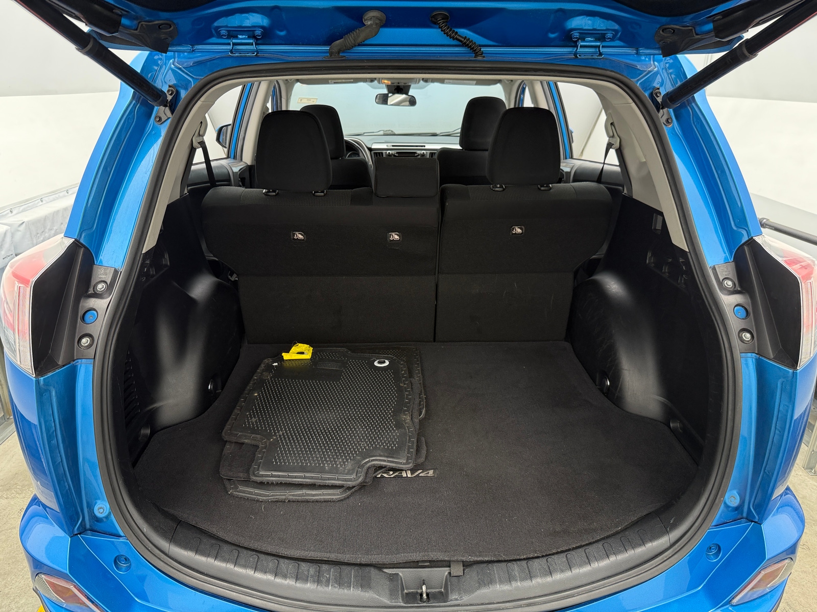 Thumbnail: 2018 Toyota RAV4 - 7