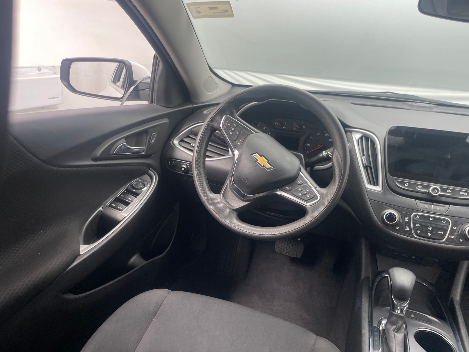 Thumbnail: 2023 Chevrolet Malibu - 5
