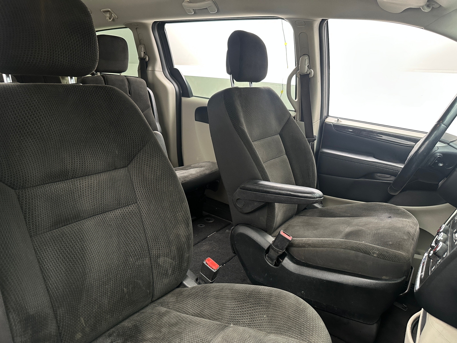 Thumbnail: 2017 Dodge Grand Caravan - 2