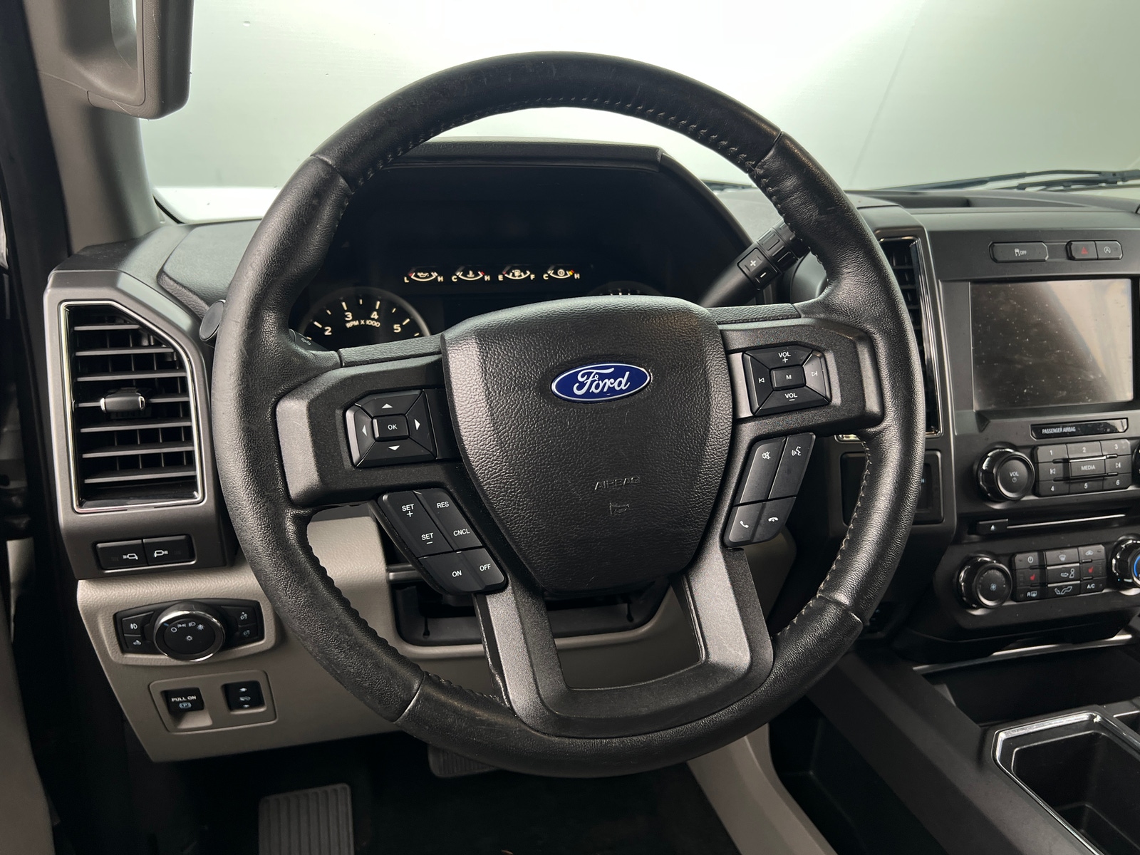 Thumbnail: 2018 Ford Econoline - 5