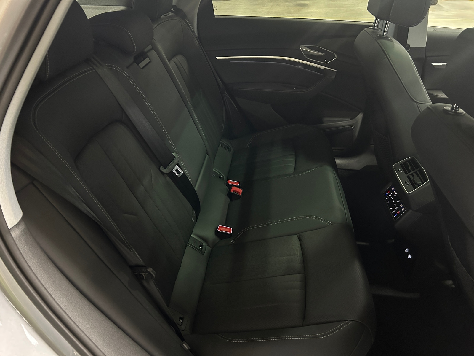 Thumbnail: 2020 Audi e-tron S - 5