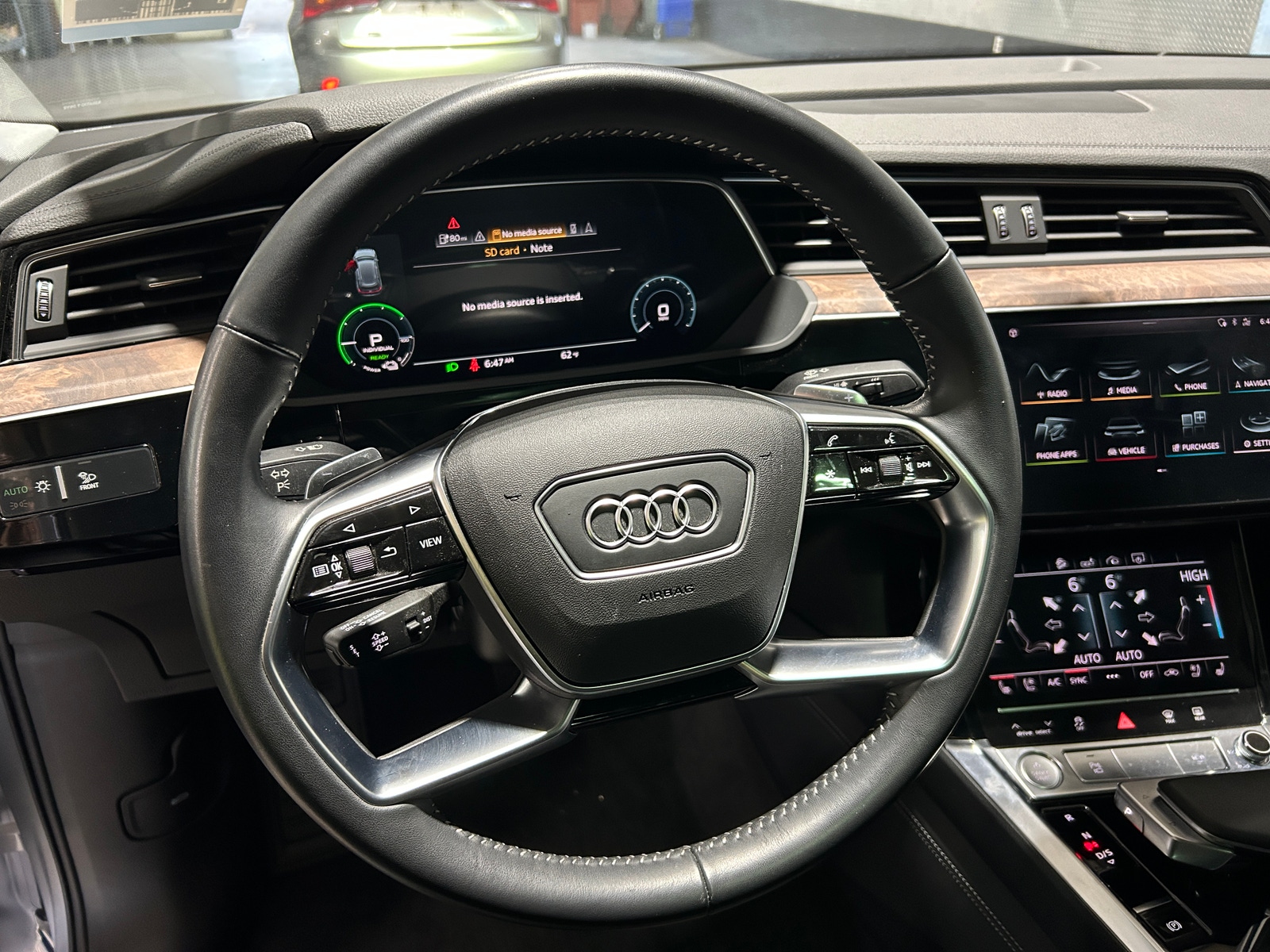 Thumbnail: 2020 Audi e-tron S - 4