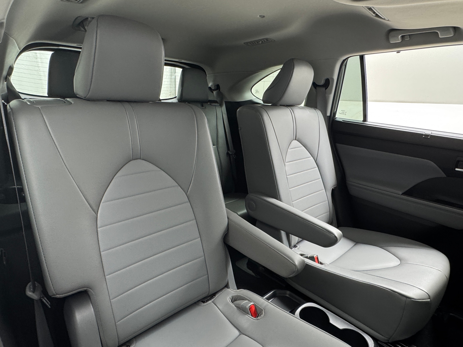 Thumbnail: 2022 Toyota Highlander - 5