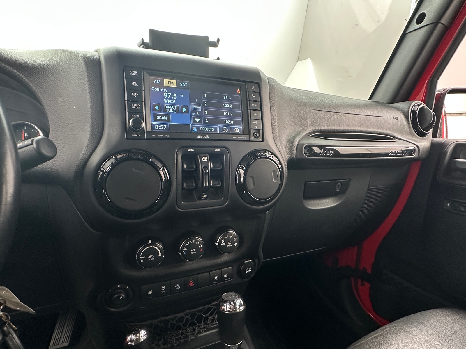 Thumbnail: 2015 Jeep Wrangler - 3