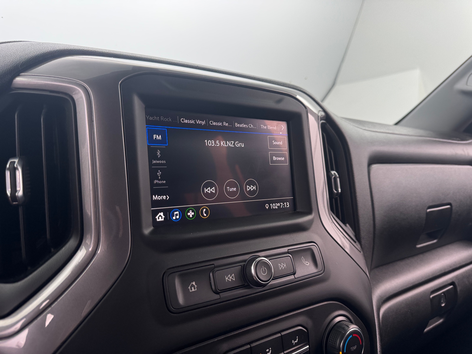 Thumbnail: 2020 Chevrolet Silverado 1500 - 4