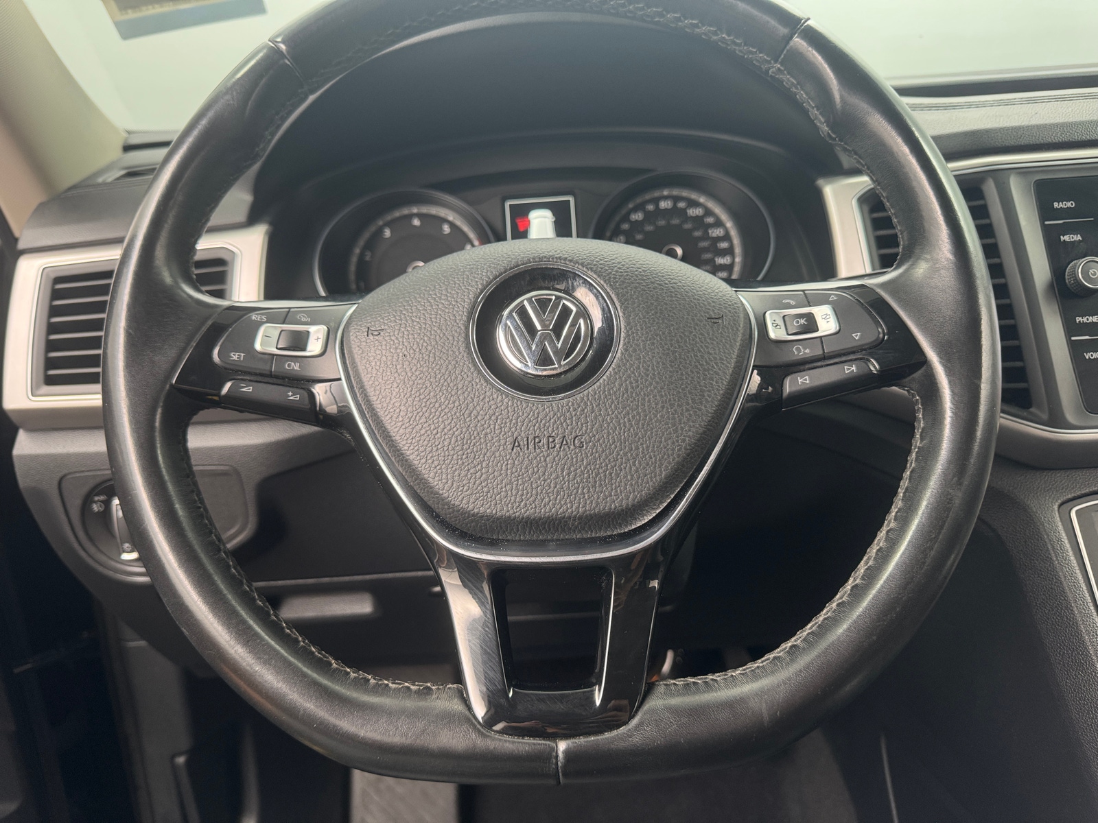 Thumbnail: 2018 Volkswagen Atlas - 4