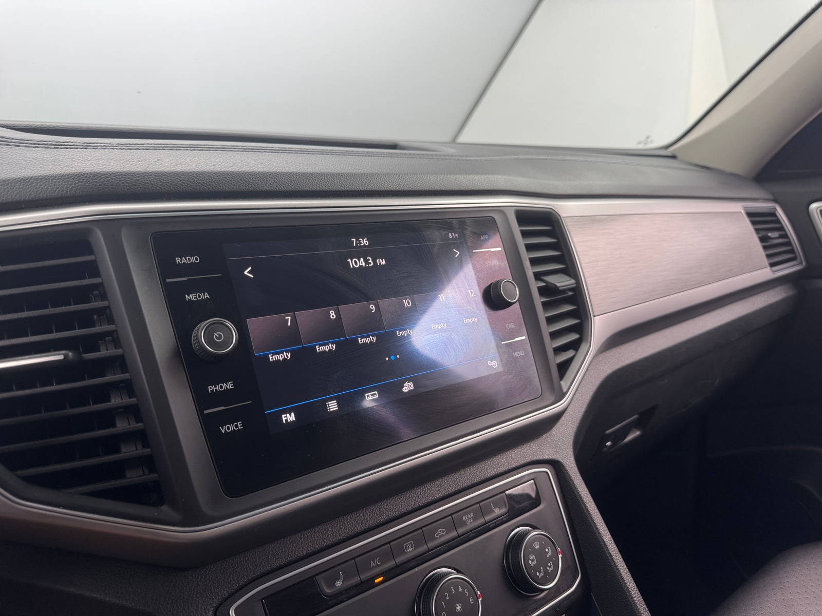 Thumbnail: 2018 Volkswagen Atlas - 3