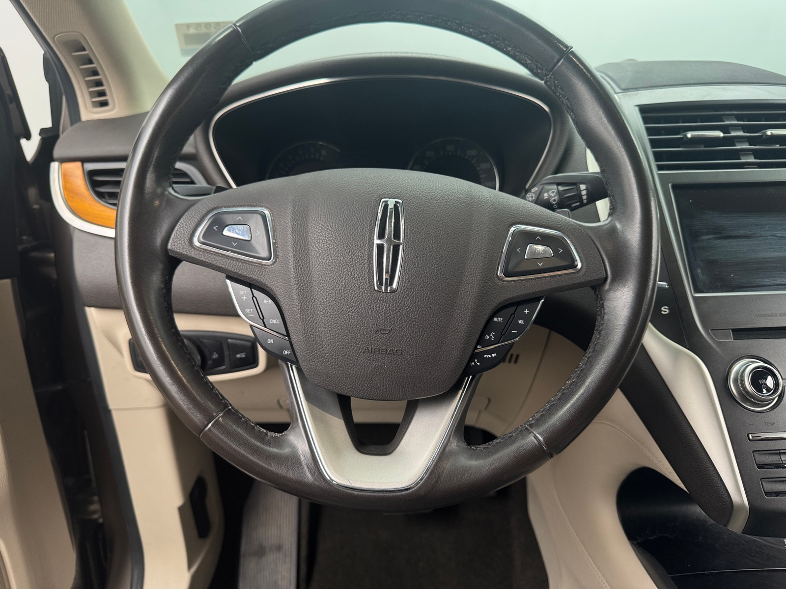 Thumbnail: 2019 Lincoln MKC - 4