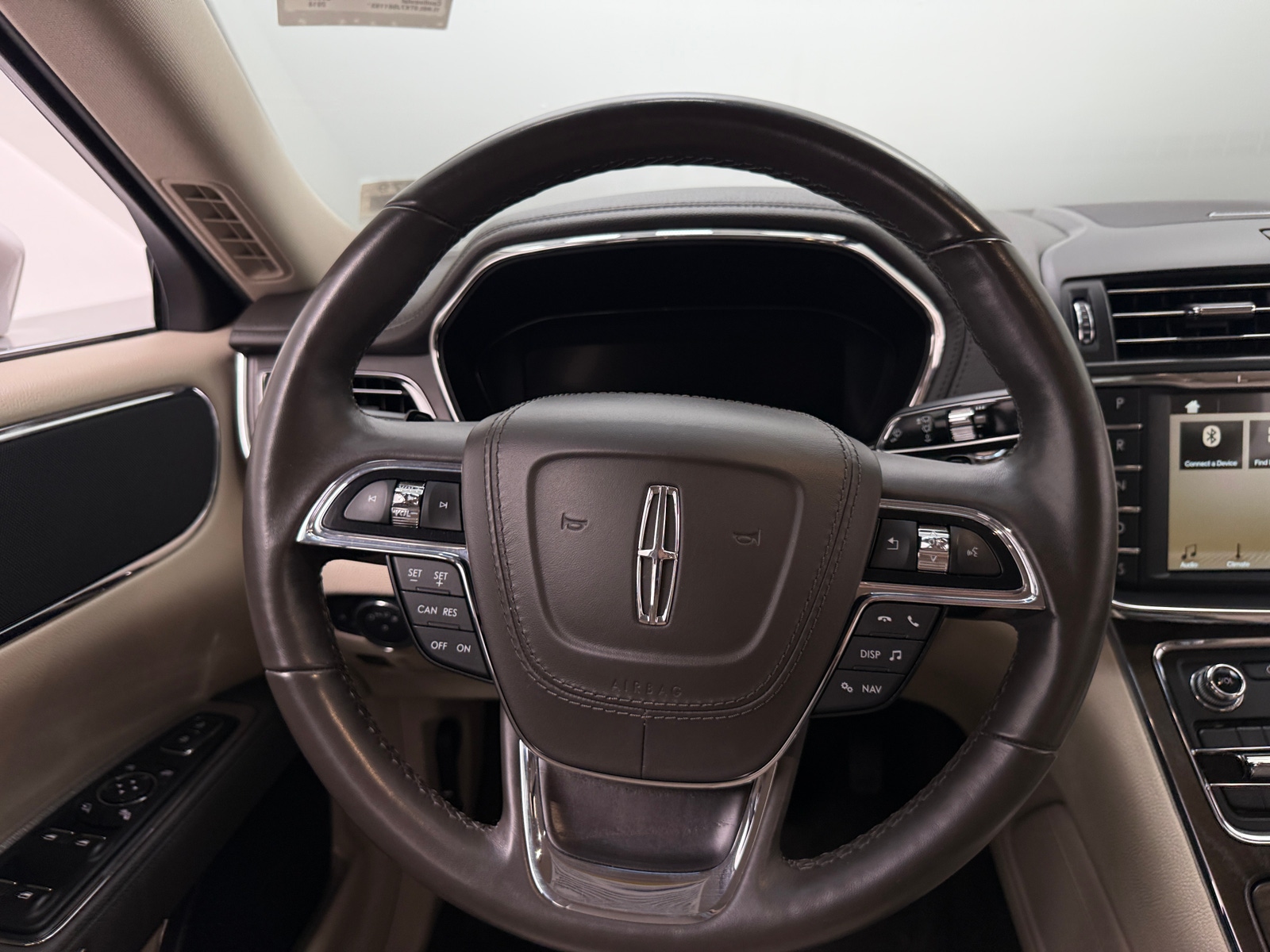 Thumbnail: 2018 Lincoln Continental - 4